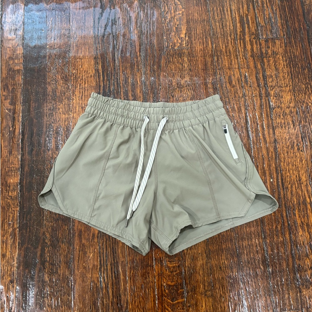 Vuori Clementine 4” shorts